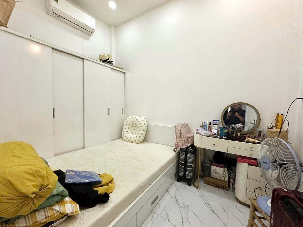 Nhà phố 3 lầu, 5 phòng, full nội thất Khu Thời Trang Lê Văn Sỹ - Có Hợp Đồng thuê 28triệu/tháng